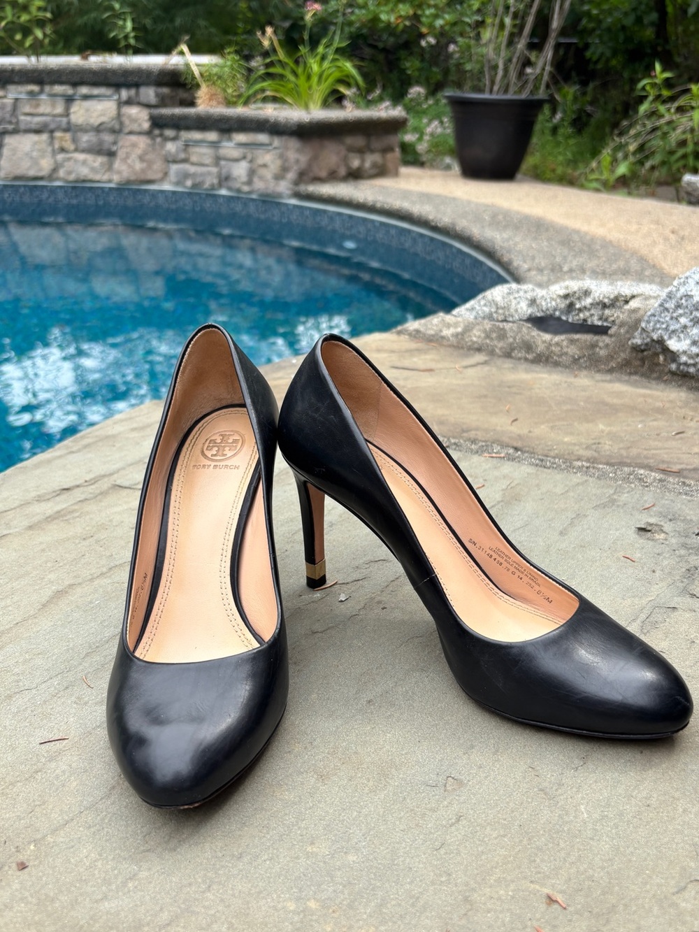 Tory Burch Black Leather Pumps Gold Hardware Heel Size 8.5M